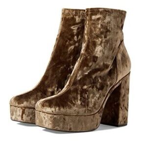 NWOT Steve Madden Light Brown Velvet Block Heel Boots
